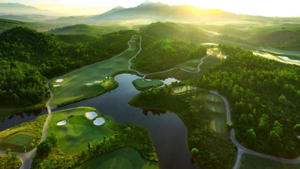 Two Vietnamese representatives awarded Best Golf Course Asia 2024